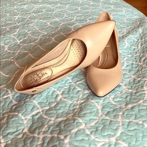 Life Stride worn once, size 7.5 heels